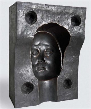 Prune Nourry, Head of Terracotta Daughter #4 Yindi (Mold), 2010.
