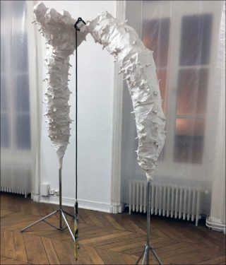 Naomi Maury, Parfois on marchait jusqu’à épuisement de nos pieds, il fallait qu’on trouve un moyen pour se reposer (détail), 2018.