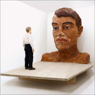 Stephan Balkenhol, Grosser Kopf mit Figur, 2010.