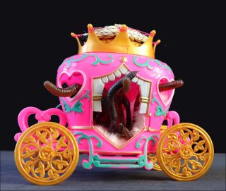 Gerda Steiner & Jörg Lenzlinger, Vers de terre royaux, 2018.