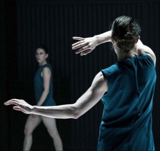 Amos Ben-Tal (Cie Off Projects) et la Cie ICK Amsterdam, 60, 2019