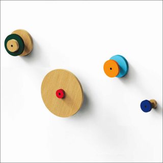 Studio 5.5 x Atelier Emmaüs, patères, 2019