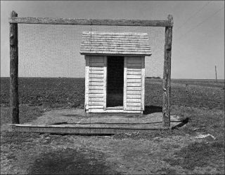 Wright Morris, Cabinet extérieur, Nebraska, 1947.