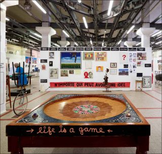 Ben Vautier, Table de jeux, mur Collection Ben, vue de l'exposition
