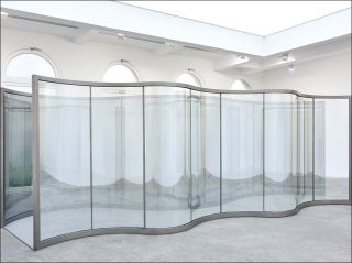 Dan Graham, Neo-Baroque Walkway, 2019.