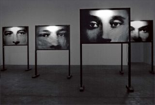 Christian Boltanski, Les Écrans, 1999.