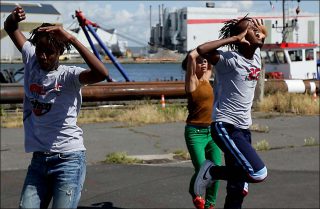 Emmanuelle Huynh et Jocelyn Cottencin, Nous venons de trop loin pour oublier qui nous sommes (détail), 2019.