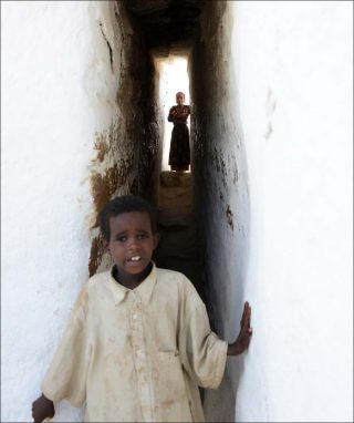 Jean-Christophe Huet, Dans l’enceinte de la tombe de Cheikh Hussein (détail).