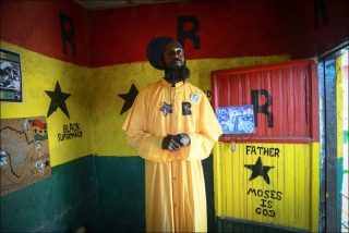 Jean-Christophe Huet, Priest Kevan appartient aux Bobo Shanti, un ordre du mouvement rastafari. Shashemene.