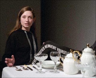 Ariane Loze, Mainstream (détail), 2018.