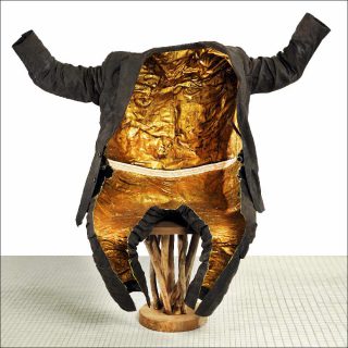 Isabelle Plat, Costume/cabane du partageur singulier, 2019.