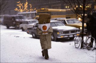 Frank Horvat, Uptown, Big Apple at X-mas time, NY, USA, 1984.