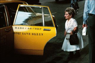 Frank Horvat, Midtown, Midget lady, NY, USA, 1983.